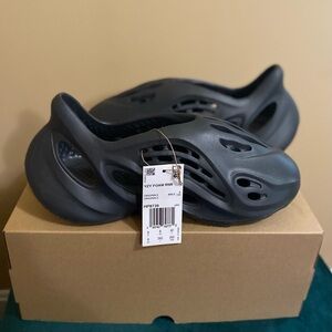 Addidas Yezzy (YZY) Onyx/Black Foam Runner (*Brand New*)